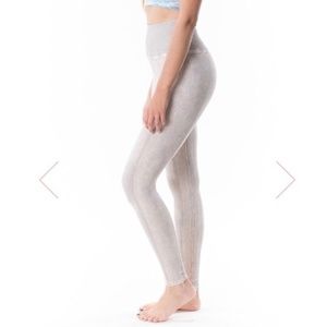 Avocado vintage fire legging in sand